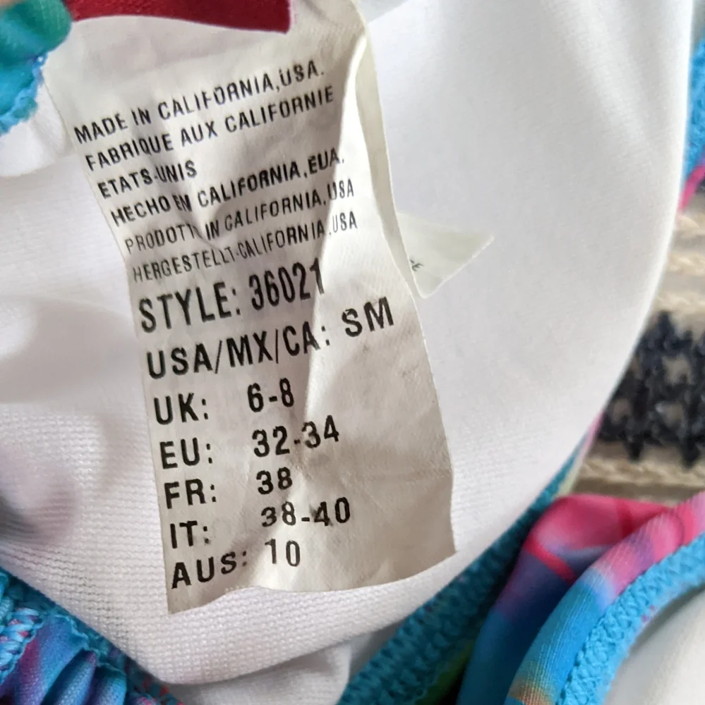 Guess Ruffled Abstract/Multi Triangle Bikini Top, Small - Picture 7 of 9